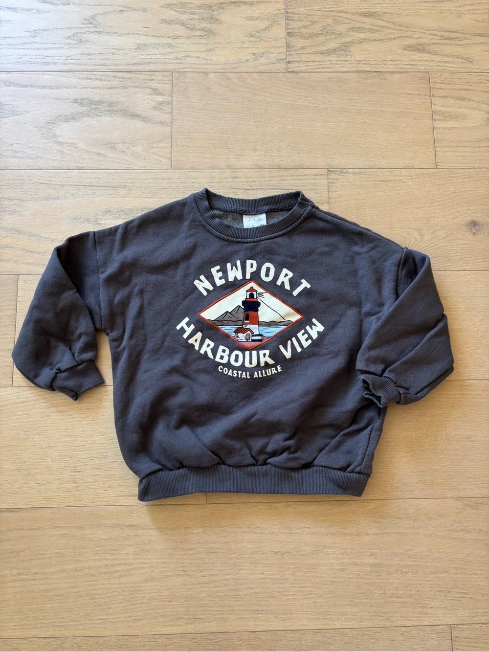Zara kid charcoal grey embroidered lighthouse print sweatshirt, size 4Y